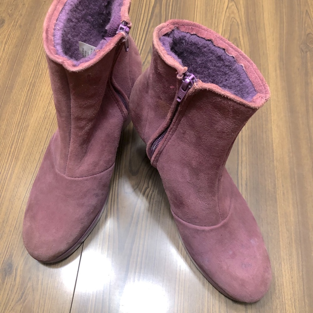 Heirs & Grace violet sheepskin wedge boots 8.5